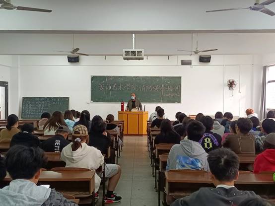 说明: 图示, 示意图
中度可信度描述已自动生成